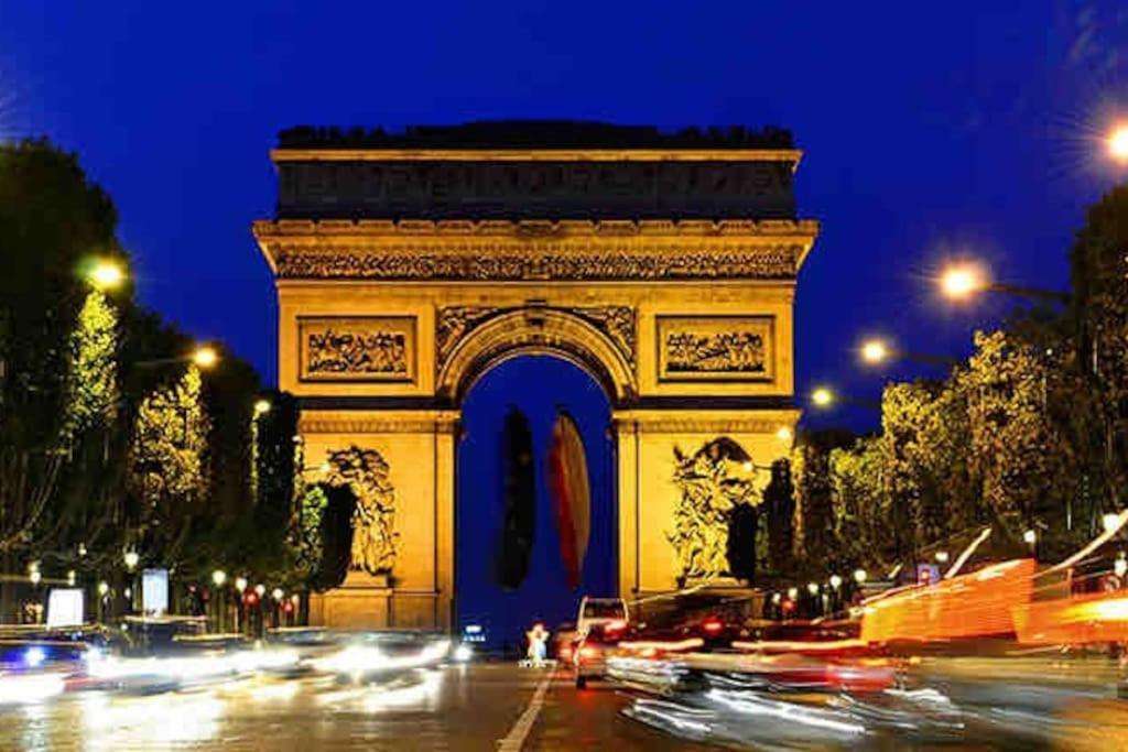 Champs-elysees Arc De Triomphe Parijs